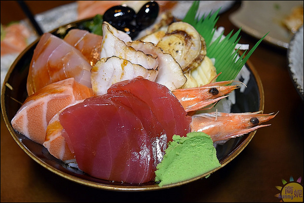 丸野鮨 日式料理(原 箱町壽司科博店)：台中高cp值日式丼飯壽司。丸野鮨日式料理。飲料冰淇淋味噌湯吃到飽。料堆到滿超實在!推薦丼飯、美式壽司吃過難忘@sunny吃喝遊樂