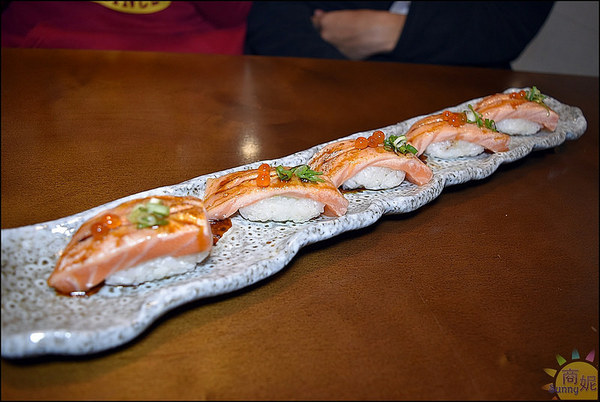 丸野鮨 日式料理(原 箱町壽司科博店)：台中高cp值日式丼飯壽司。丸野鮨日式料理。飲料冰淇淋味噌湯吃到飽。料堆到滿超實在!推薦丼飯、美式壽司吃過難忘@sunny吃喝遊樂