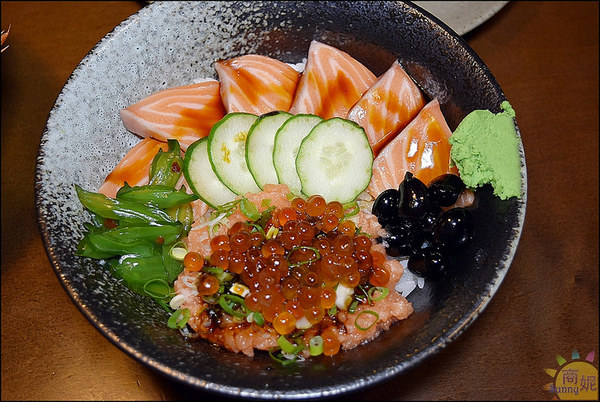 丸野鮨 日式料理(原 箱町壽司科博店)：台中高cp值日式丼飯壽司。丸野鮨日式料理。飲料冰淇淋味噌湯吃到飽。料堆到滿超實在!推薦丼飯、美式壽司吃過難忘@sunny吃喝遊樂