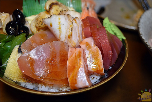 丸野鮨 日式料理(原 箱町壽司科博店)：台中高cp值日式丼飯壽司。丸野鮨日式料理。飲料冰淇淋味噌湯吃到飽。料堆到滿超實在!推薦丼飯、美式壽司吃過難忘@sunny吃喝遊樂