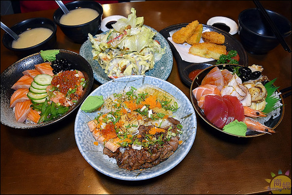丸野鮨 日式料理(原 箱町壽司科博店)：台中高cp值日式丼飯壽司。丸野鮨日式料理。飲料冰淇淋味噌湯吃到飽。料堆到滿超實在!推薦丼飯、美式壽司吃過難忘@sunny吃喝遊樂