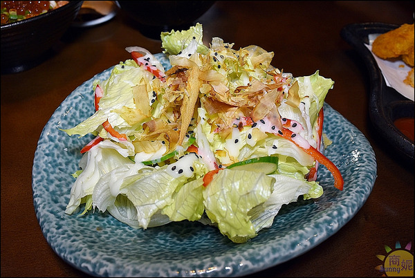 丸野鮨 日式料理(原 箱町壽司科博店)：台中高cp值日式丼飯壽司。丸野鮨日式料理。飲料冰淇淋味噌湯吃到飽。料堆到滿超實在!推薦丼飯、美式壽司吃過難忘@sunny吃喝遊樂