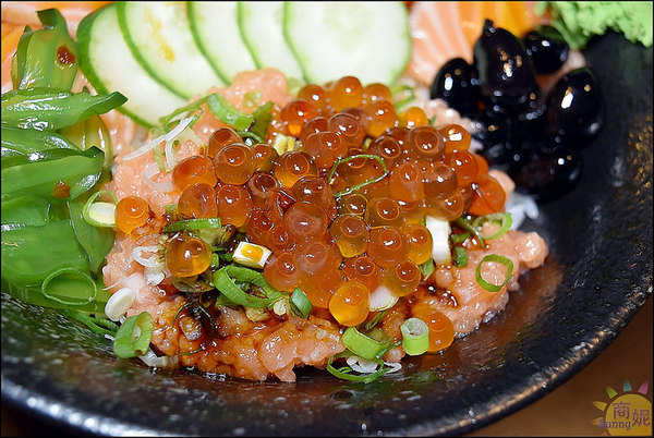 丸野鮨 日式料理(原 箱町壽司科博店)：台中高cp值日式丼飯壽司。丸野鮨日式料理。飲料冰淇淋味噌湯吃到飽。料堆到滿超實在!推薦丼飯、美式壽司吃過難忘@sunny吃喝遊樂