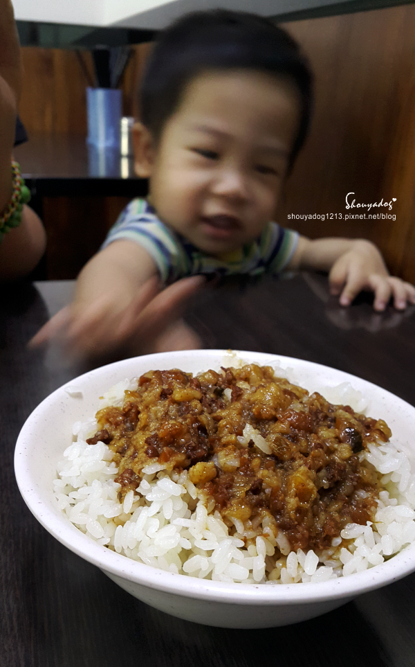 阿木師現做赤肉羹：【小吃】台灣古早味美食 阿木師現做赤肉羹X滷肉飯  in新北樹林