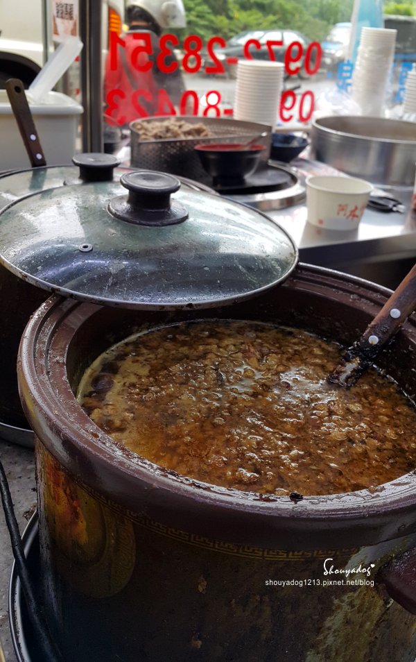阿木師現做赤肉羹：【小吃】台灣古早味美食 阿木師現做赤肉羹X滷肉飯  in新北樹林
