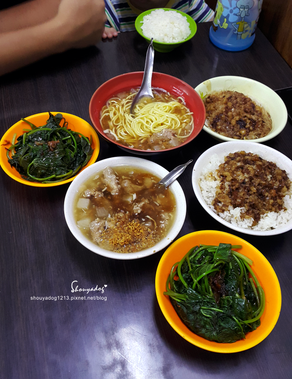 阿木師現做赤肉羹：【小吃】台灣古早味美食 阿木師現做赤肉羹X滷肉飯  in新北樹林