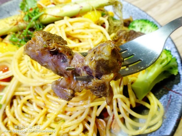 AL REVÉS顛倒restaurant:【捷運西門捷運站美食】 Al revés 顛倒餐廳-西門站 義式融合異國料理元素 碰撞出美妙創意新滋味 夢幻漸層冰沙IG打卡網美必拍!