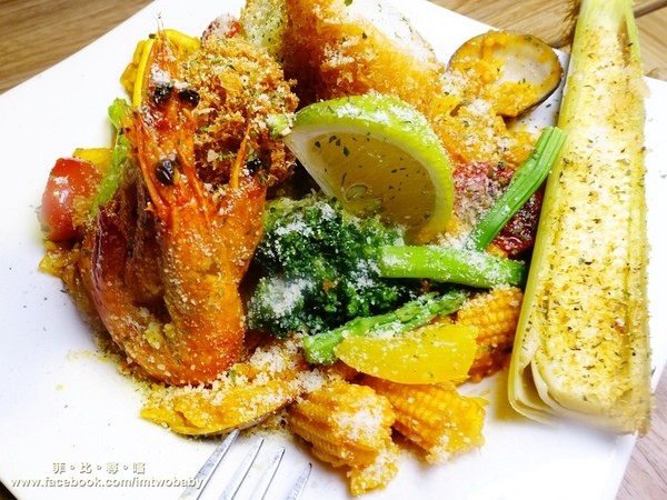 AL REVÉS顛倒restaurant:【捷運西門捷運站美食】 Al revés 顛倒餐廳-西門站 義式融合異國料理元素 碰撞出美妙創意新滋味 夢幻漸層冰沙IG打卡網美必拍!