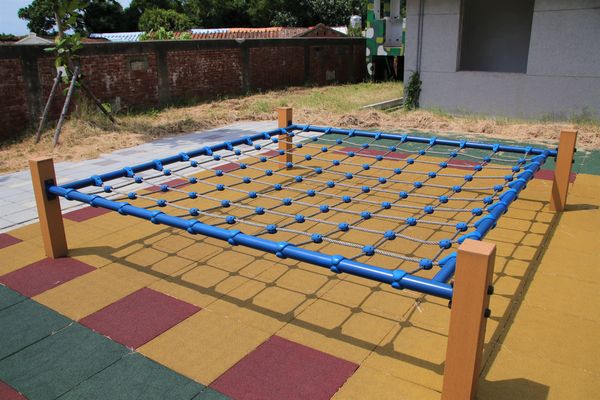 國防砲陣地運動公園:【桃園景點】大園國防砲陣地運動公園~小小新兵體驗營 ,親子旅遊,APP下載互動遊戲體驗,觀賞民航機起降的最佳觀景台