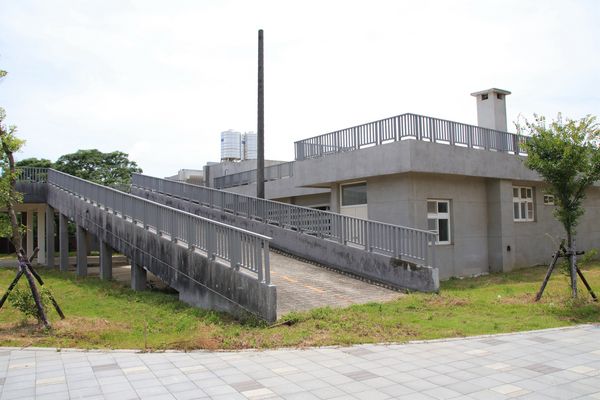 國防砲陣地運動公園:【桃園景點】大園國防砲陣地運動公園~小小新兵體驗營 ,親子旅遊,APP下載互動遊戲體驗,觀賞民航機起降的最佳觀景台
