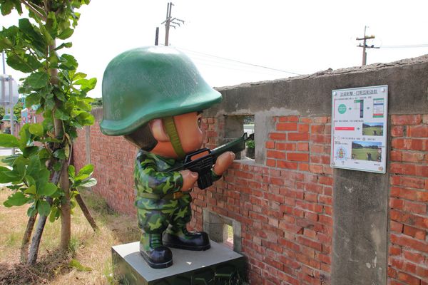 國防砲陣地運動公園:【桃園景點】大園國防砲陣地運動公園~小小新兵體驗營 ,親子旅遊,APP下載互動遊戲體驗,觀賞民航機起降的最佳觀景台