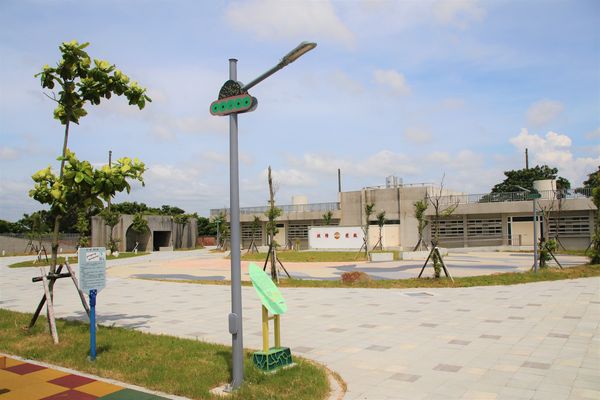 國防砲陣地運動公園:【桃園景點】大園國防砲陣地運動公園~小小新兵體驗營 ,親子旅遊,APP下載互動遊戲體驗,觀賞民航機起降的最佳觀景台