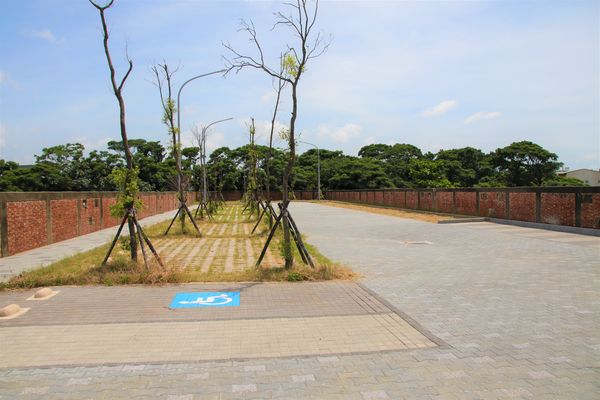 國防砲陣地運動公園:【桃園景點】大園國防砲陣地運動公園~小小新兵體驗營 ,親子旅遊,APP下載互動遊戲體驗,觀賞民航機起降的最佳觀景台