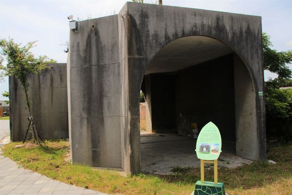 國防砲陣地運動公園:【桃園景點】大園國防砲陣地運動公園~小小新兵體驗營 ,親子旅遊,APP下載互動遊戲體驗,觀賞民航機起降的最佳觀景台