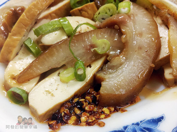 莊敬路無店名牛肉麵13-豬耳朵豬頭皮豆干特寫.jpg 莊敬路無店名牛肉麵13-豬耳朵豬頭皮豆干特寫.jpg