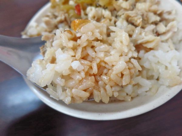 【蘆洲美食】佳香火雞肉飯-充滿著油蔥香的雞肉飯