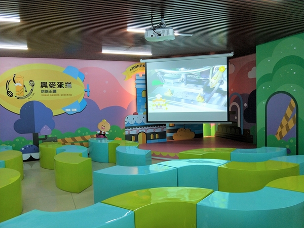 興麥蛋捲烘焙王國觀光工廠:【彰化線西景點】興麥蛋捲烘焙王國~童話風格拍照場景,彩虹樓梯色彩繽紛,蛋糕及甜品可口又美味