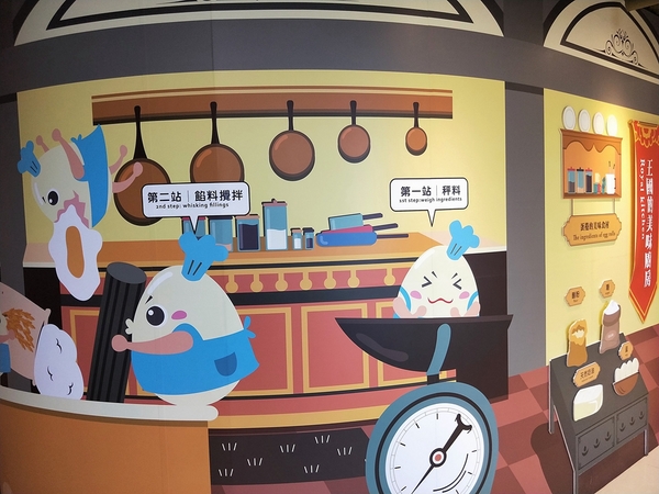 興麥蛋捲烘焙王國觀光工廠:【彰化線西景點】興麥蛋捲烘焙王國~童話風格拍照場景,彩虹樓梯色彩繽紛,蛋糕及甜品可口又美味