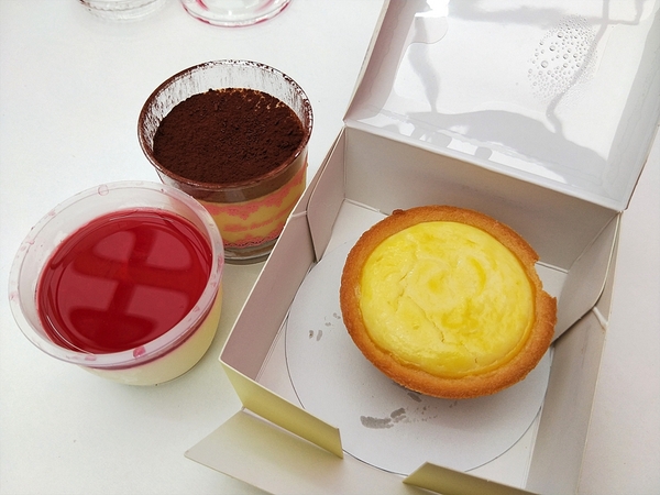 興麥蛋捲烘焙王國觀光工廠:【彰化線西景點】興麥蛋捲烘焙王國~童話風格拍照場景,彩虹樓梯色彩繽紛,蛋糕及甜品可口又美味