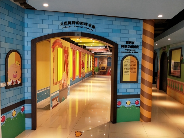 興麥蛋捲烘焙王國觀光工廠:【彰化線西景點】興麥蛋捲烘焙王國~童話風格拍照場景,彩虹樓梯色彩繽紛,蛋糕及甜品可口又美味