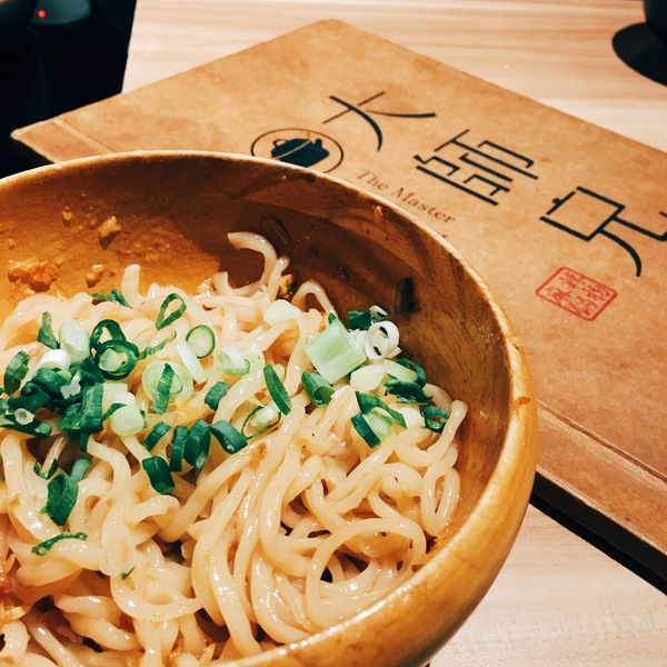 大師兄麻辣鍋：大師兄麻辣火鍋 │喝一口就上癮的麻辣湯頭，吃一口就銷魂的銷魂麵│南京復興微風廣場