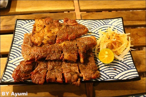 修羅串道居酒屋：[食記]修羅串道居酒屋-下班之後想跟好友吃串燒小酌的好去處、三得利生啤酒好喝！！！