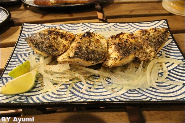 修羅串道居酒屋：[食記]修羅串道居酒屋-下班之後想跟好友吃串燒小酌的好去處、三得利生啤酒好喝！！！