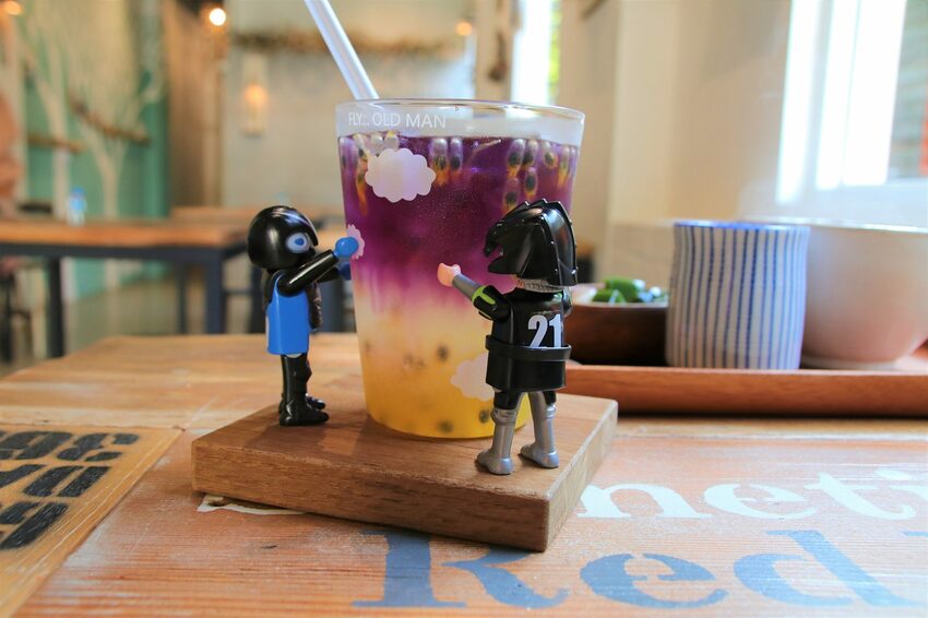 【桃園市中壢美食】有食候紅豆(中壢店)~繽紛夢幻的小歐洲色系│療癒的粉紅豬滾筒洗衣機│IG網紅美拍療癒打卡站 - 旅遊夜市趴趴走