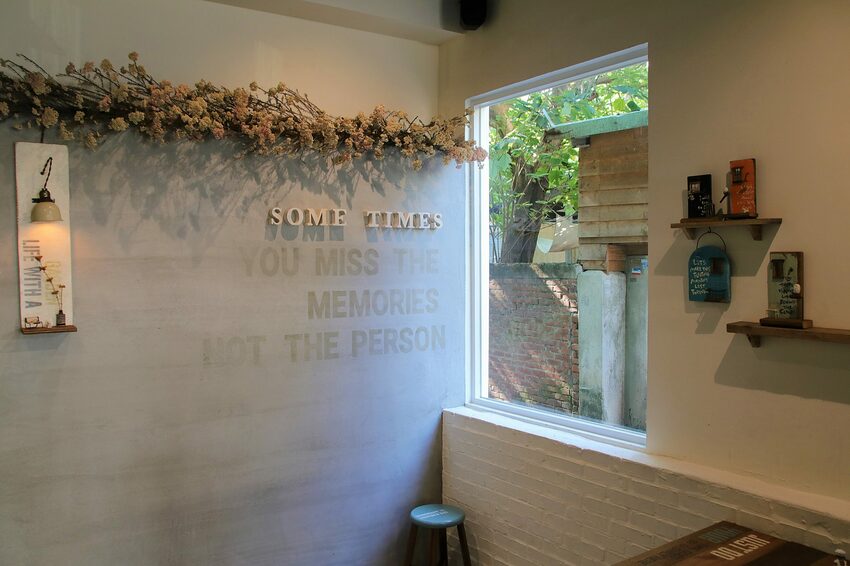 【桃園市中壢美食】有食候紅豆(中壢店)~繽紛夢幻的小歐洲色系│療癒的粉紅豬滾筒洗衣機│IG網紅美拍療癒打卡站 - 旅遊夜市趴趴走