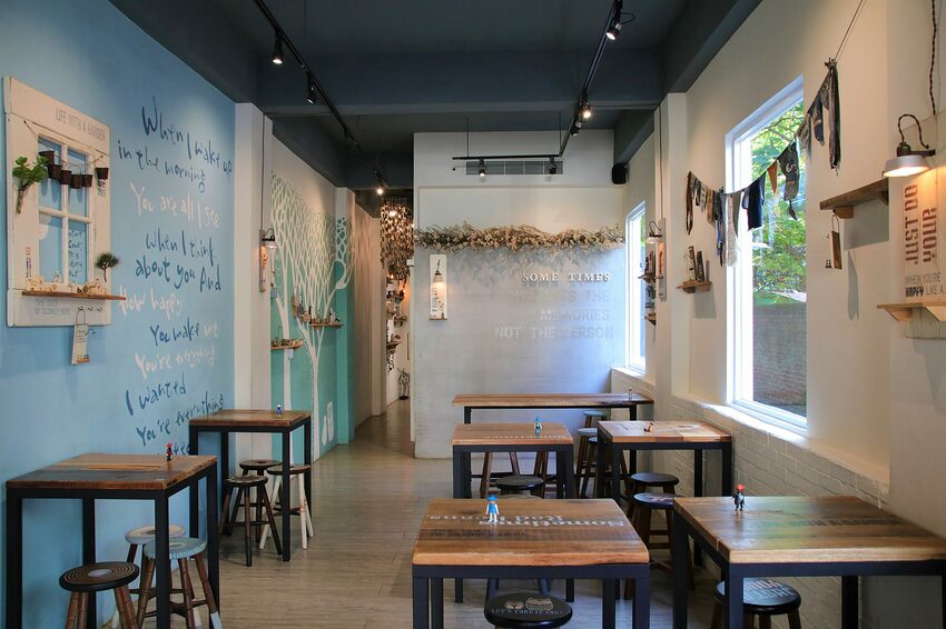 【桃園市中壢美食】有食候紅豆(中壢店)~繽紛夢幻的小歐洲色系│療癒的粉紅豬滾筒洗衣機│IG網紅美拍療癒打卡站 - 旅遊夜市趴趴走