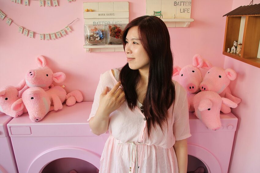 【桃園市中壢美食】有食候紅豆(中壢店)~繽紛夢幻的小歐洲色系│療癒的粉紅豬滾筒洗衣機│IG網紅美拍療癒打卡站 - 旅遊夜市趴趴走