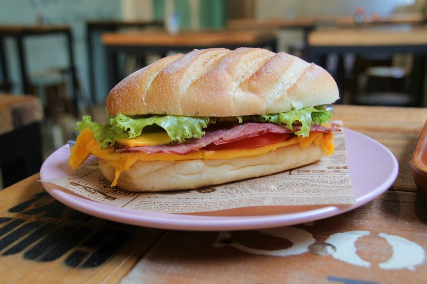 【桃園市中壢美食】有食候紅豆(中壢店)~繽紛夢幻的小歐洲色系│療癒的粉紅豬滾筒洗衣機│IG網紅美拍療癒打卡站 - 旅遊夜市趴趴走