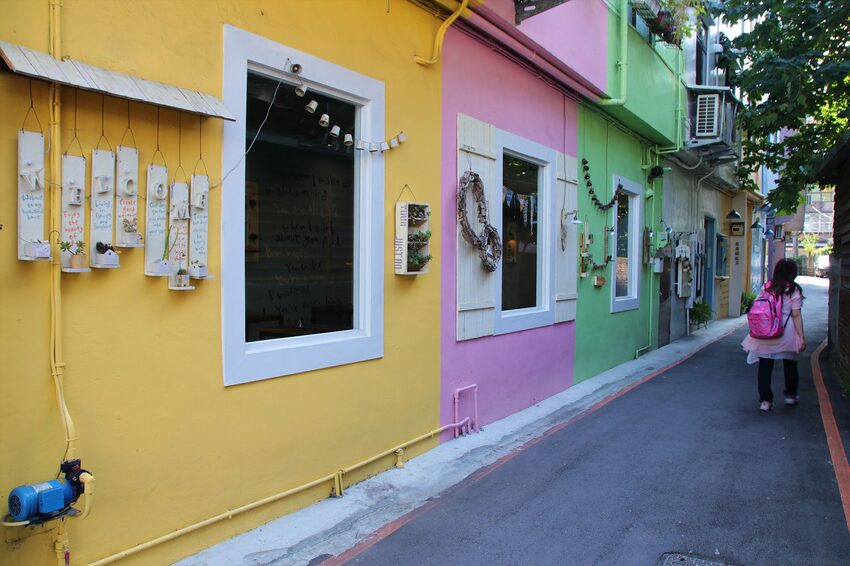 【桃園市中壢美食】有食候紅豆(中壢店)~繽紛夢幻的小歐洲色系│療癒的粉紅豬滾筒洗衣機│IG網紅美拍療癒打卡站 - 旅遊夜市趴趴走