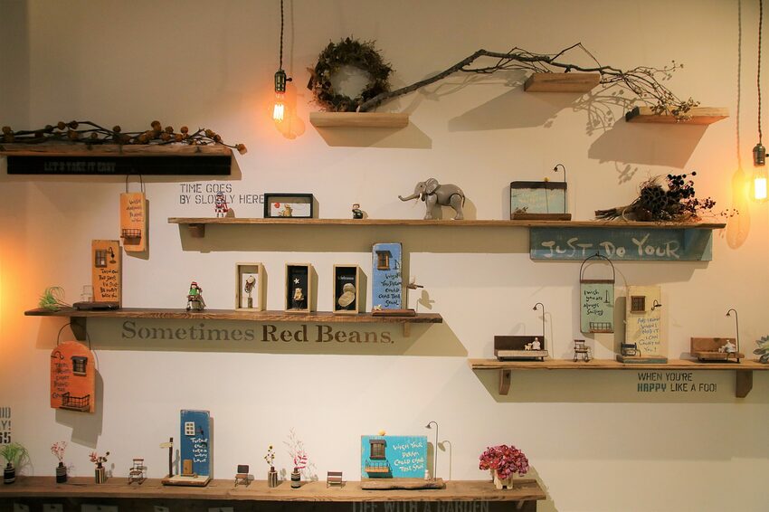 【桃園市中壢美食】有食候紅豆(中壢店)~繽紛夢幻的小歐洲色系│療癒的粉紅豬滾筒洗衣機│IG網紅美拍療癒打卡站 - 旅遊夜市趴趴走