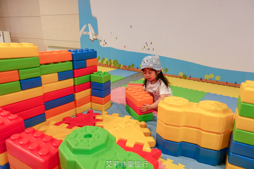 新北景點》免費玩淡水兩天一夜行程含0元住宿 淡水漁人碼頭仲夏繽紛樂 粉紅旋轉木馬 積木共和國 親子同遊 - 艾莉絲愛旅行