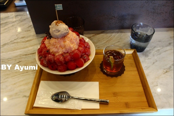菁英薈cafe：[食記]菁英薈cafe-今年第一碗芒果雪花冰、敲好吃的啦～另有西瓜雪花冰介紹！！！！