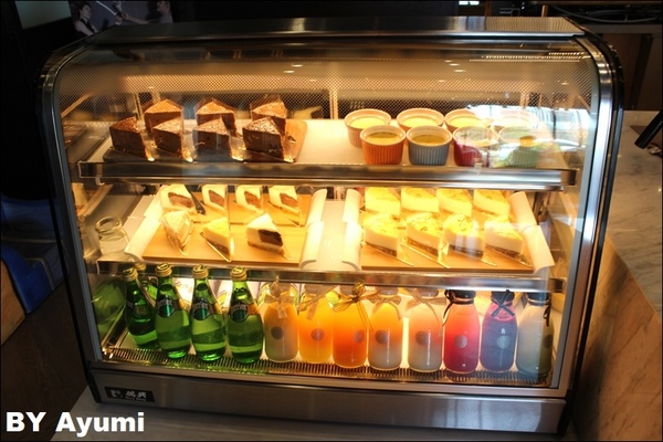 菁英薈cafe：[食記]菁英薈cafe-今年第一碗芒果雪花冰、敲好吃的啦～另有西瓜雪花冰介紹！！！！