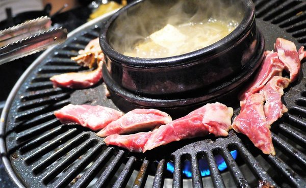 韓式烤肉終結王：【忠孝敦化 韓式烤肉】 韓式烤肉終結王 / 歐巴桌邊服務  / 捷運忠孝復興站 /內有完整菜單