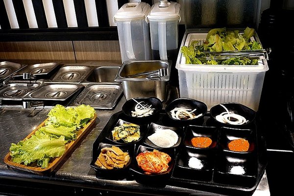 韓式烤肉終結王：【忠孝敦化 韓式烤肉】 韓式烤肉終結王 / 歐巴桌邊服務  / 捷運忠孝復興站 /內有完整菜單