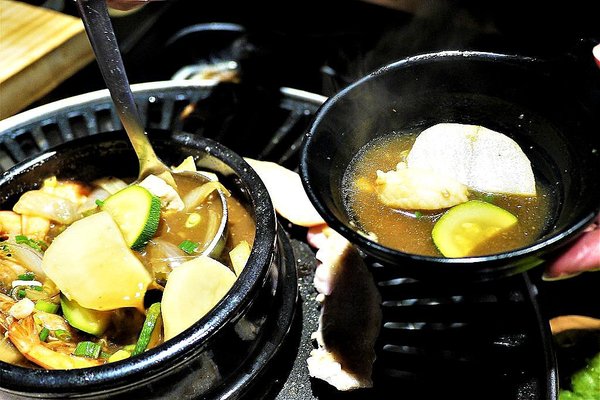 韓式烤肉終結王：【忠孝敦化 韓式烤肉】 韓式烤肉終結王 / 歐巴桌邊服務  / 捷運忠孝復興站 /內有完整菜單