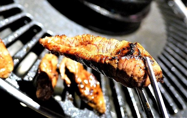 韓式烤肉終結王：【忠孝敦化 韓式烤肉】 韓式烤肉終結王 / 歐巴桌邊服務  / 捷運忠孝復興站 /內有完整菜單