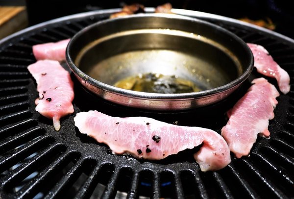 韓式烤肉終結王：【忠孝敦化 韓式烤肉】 韓式烤肉終結王 / 歐巴桌邊服務  / 捷運忠孝復興站 /內有完整菜單