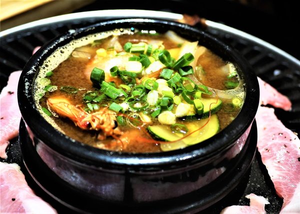 韓式烤肉終結王：【忠孝敦化 韓式烤肉】 韓式烤肉終結王 / 歐巴桌邊服務  / 捷運忠孝復興站 /內有完整菜單