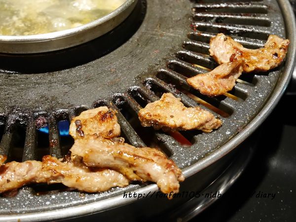 【忠孝敦化韓式烤肉】韓式烤肉終結王 韓國歐巴、韓國歐妮貼心桌邊服務 韓式小菜 冰淇淋無限供應 (49).JPG