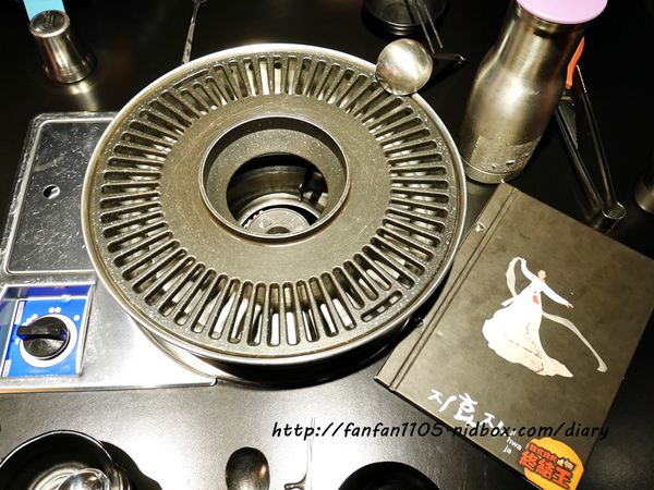 【忠孝敦化韓式烤肉】韓式烤肉終結王 韓國歐巴、韓國歐妮貼心桌邊服務 韓式小菜 冰淇淋無限供應 (1).JPG