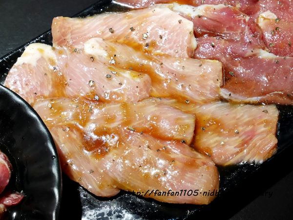 【忠孝敦化韓式烤肉】韓式烤肉終結王 韓國歐巴、韓國歐妮貼心桌邊服務 韓式小菜 冰淇淋無限供應 (19).JPG