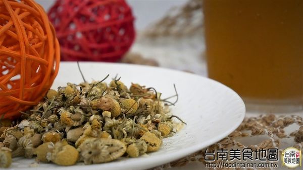 【台南市-中西區美食】讓茶韻有著曲線的圓潤展現，隨著溫度變化的呢喃細語而有不同的風味！『Te en Té 山露露茶吧』讓人享受屬於一杯茶的詩歌*´︶`*