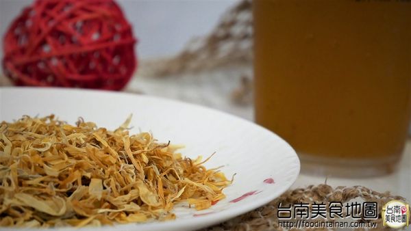 【台南市-中西區美食】讓茶韻有著曲線的圓潤展現，隨著溫度變化的呢喃細語而有不同的風味！『Te en Té 山露露茶吧』讓人享受屬於一杯茶的詩歌*´︶`*