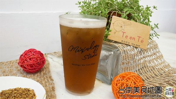 【台南市-中西區美食】讓茶韻有著曲線的圓潤展現，隨著溫度變化的呢喃細語而有不同的風味！『Te en Té 山露露茶吧』讓人享受屬於一杯茶的詩歌*´︶`*