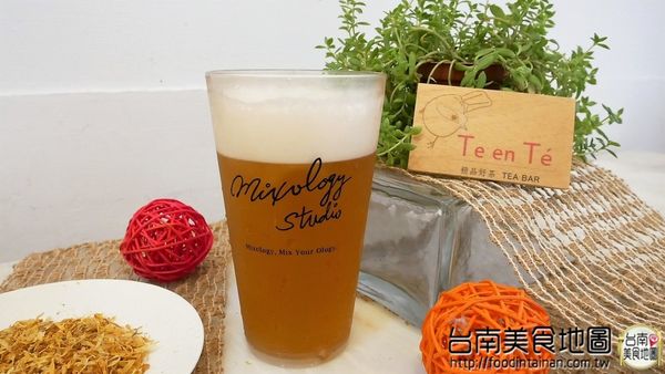 【台南市-中西區美食】讓茶韻有著曲線的圓潤展現，隨著溫度變化的呢喃細語而有不同的風味！『Te en Té 山露露茶吧』讓人享受屬於一杯茶的詩歌*´︶`*